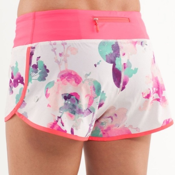 Lululemon Run: Ultra Short II Blurred Blossoms Fossil / Flash - Picture 2 of 16